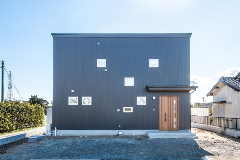 クールでスタイリッシュな外観イメージの家 施工実績 静岡県浜松市を中心に雨楽な家や檜の家を提案する田畑工事