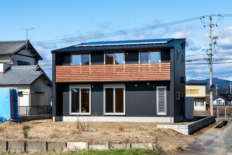 クールでスタイリッシュな外観イメージの家 施工実績 静岡県浜松市を中心に雨楽な家や檜の家を提案する田畑工事